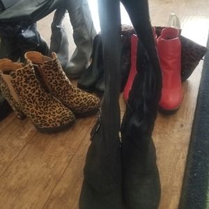 Size 8.5 black knee boots